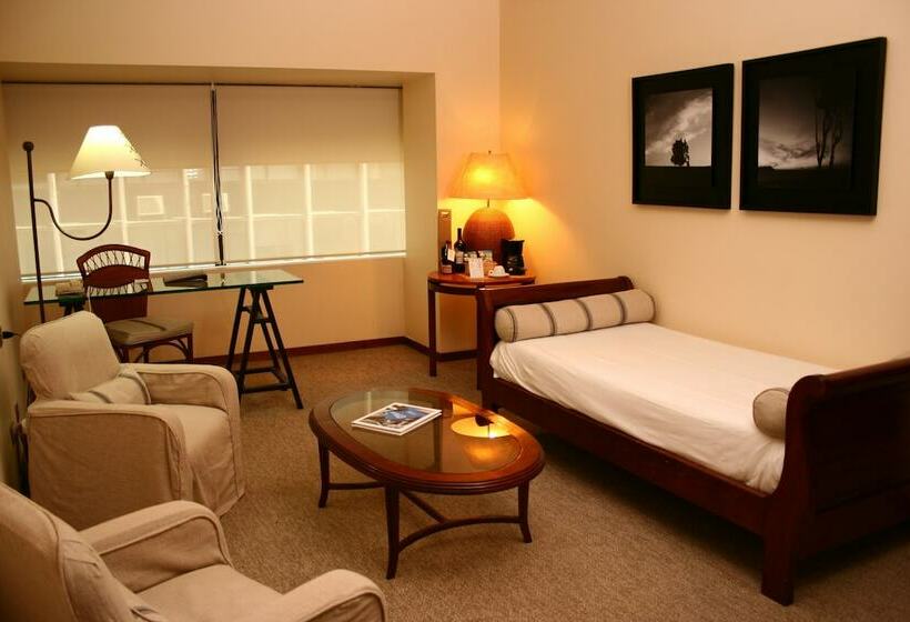 سوییت جونیور, Almacruz Hotel Y Centro De Convenciones