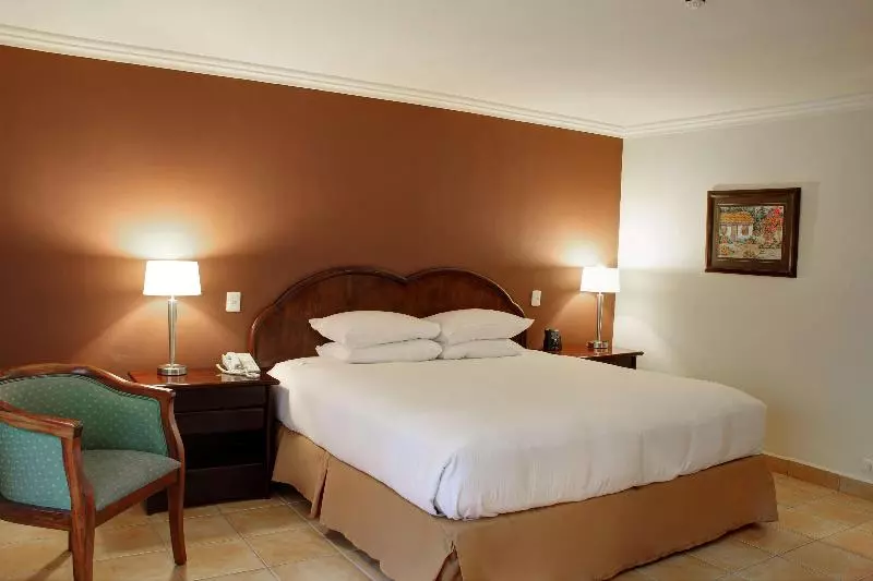キングサイズベッドのスタンダードルーム, DoubleTree by Hilton Hotel Cariari San Jose - Costa Rica