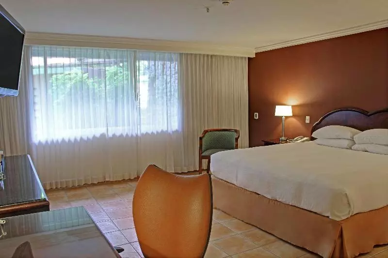 キングサイズベッドのスタンダードルーム, DoubleTree by Hilton Hotel Cariari San Jose - Costa Rica