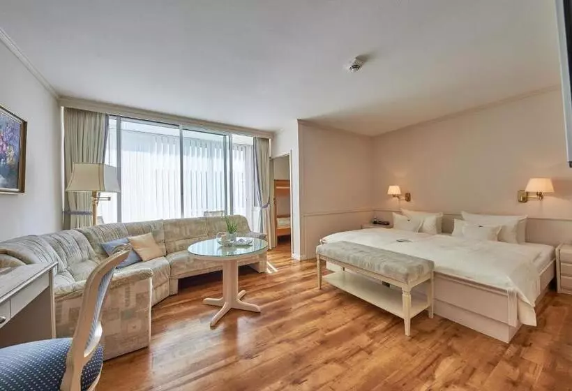 اتاق خانوادگی, Badhotel Sternhagen
