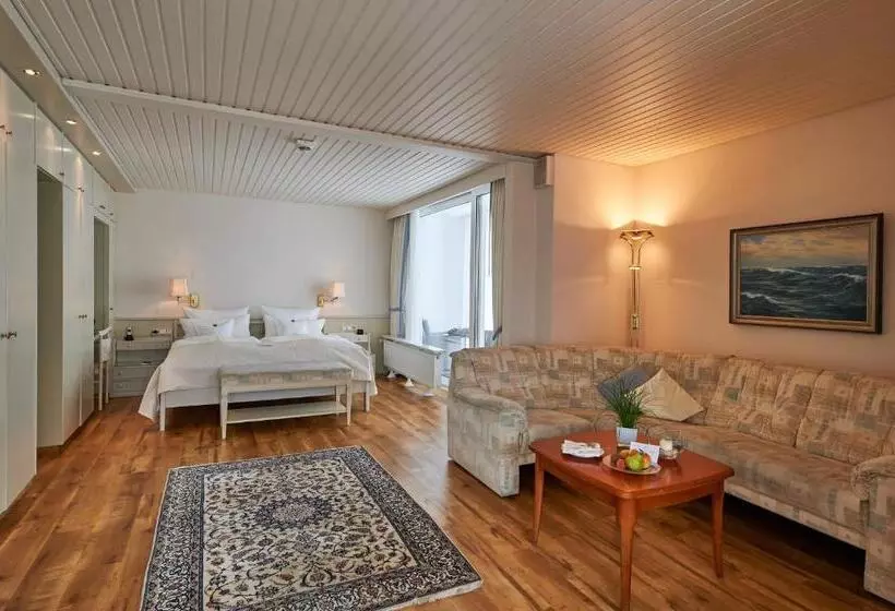 سوییت جونیور با چشمانداز جانبی دریا, Badhotel Sternhagen