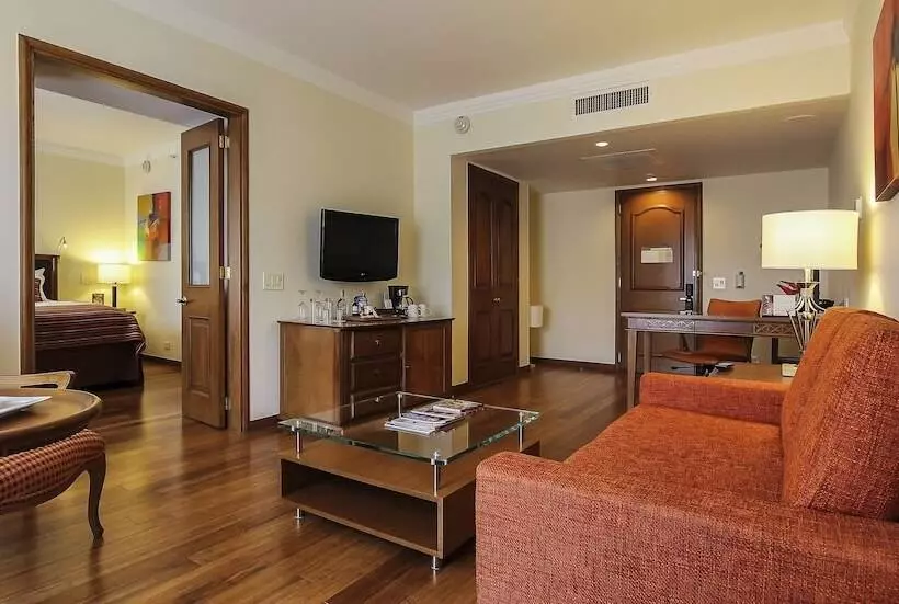 سوییت جونیور, Intercontinental Cali, An Ihg