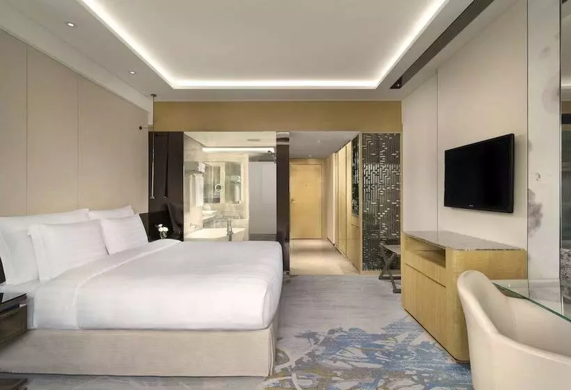 Deluxe room with river view, Kempinski Hotel Beijing Yansha Center