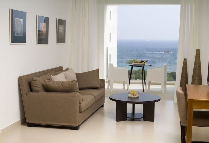 オーシャンビュースタンダードルーム, Napa Mermaid Hotel & Suites