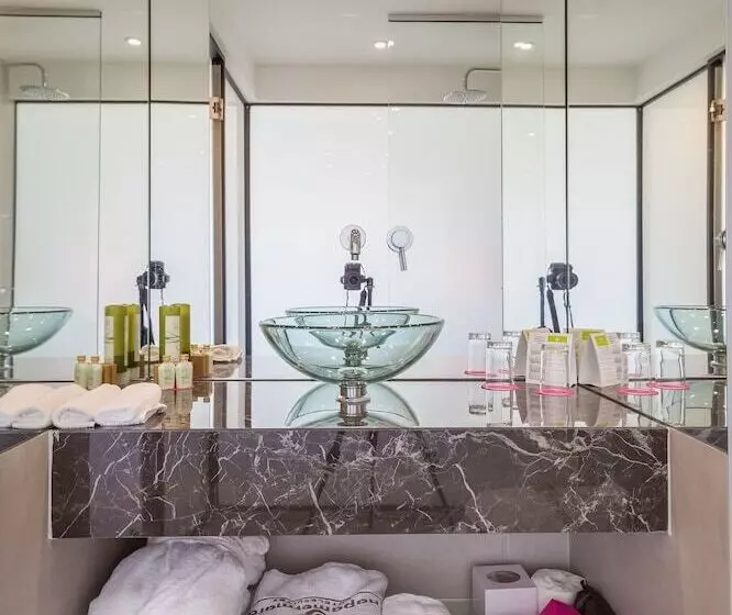 اتاق استاندارد با چشم‌انداز دریا, Napa Mermaid Hotel & Suites