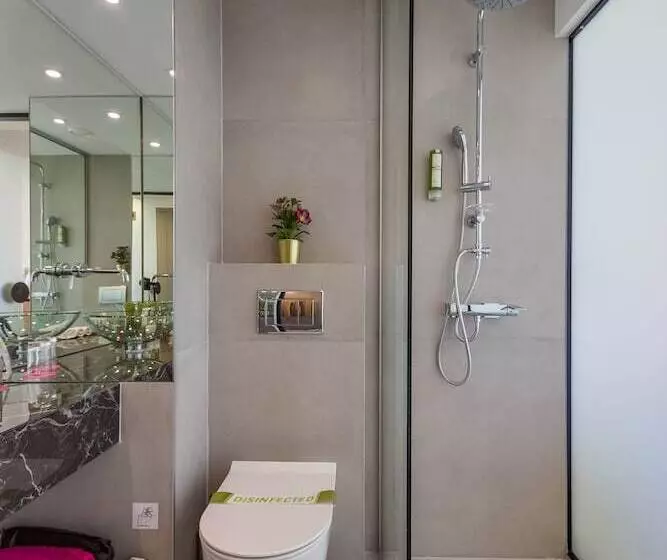 اتاق اساندارد با چشم‌انداز جانبی به دریا, Napa Mermaid Hotel & Suites