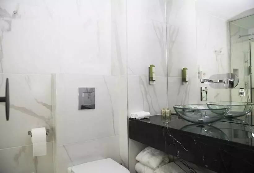 اتاق اساندارد با چشم‌انداز جانبی به دریا, Napa Mermaid Hotel & Suites