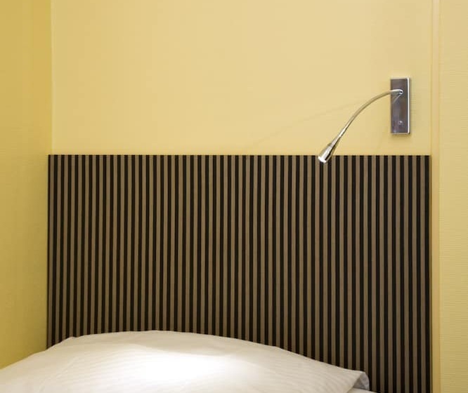 חדר סטנדרט יחיד, Aigner