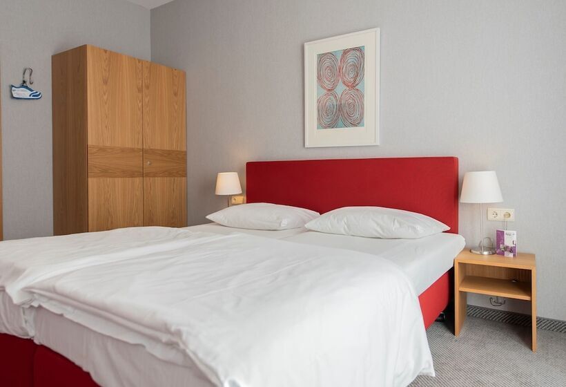 חדר סטנדרט לשלושה, Aigner