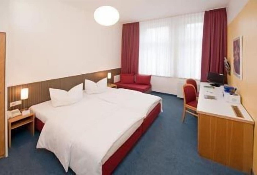 חדר סטנדרט לשלושה, Aigner