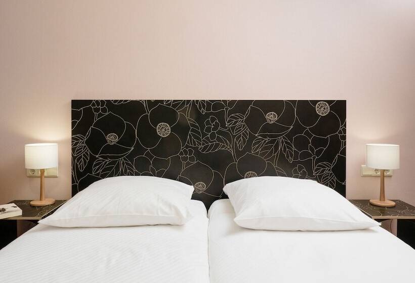 חדר סטנדרט לשלושה, Aigner