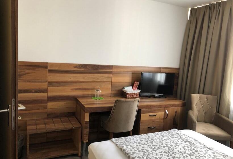 غرفة قياسية فردية, Bayrischer Hof