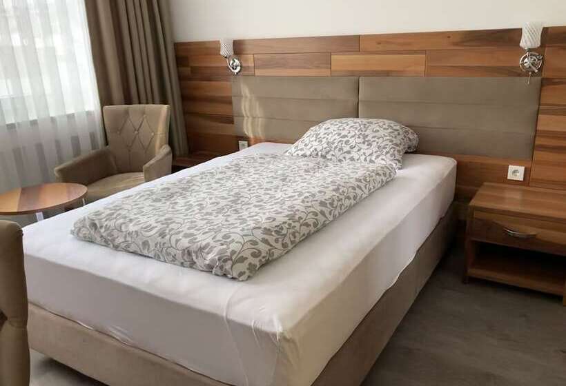 غرفة قياسية فردية, Bayrischer Hof