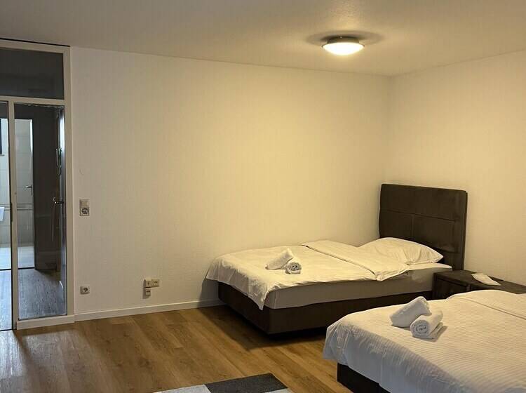 جناح ديلوكس, Bayrischer Hof