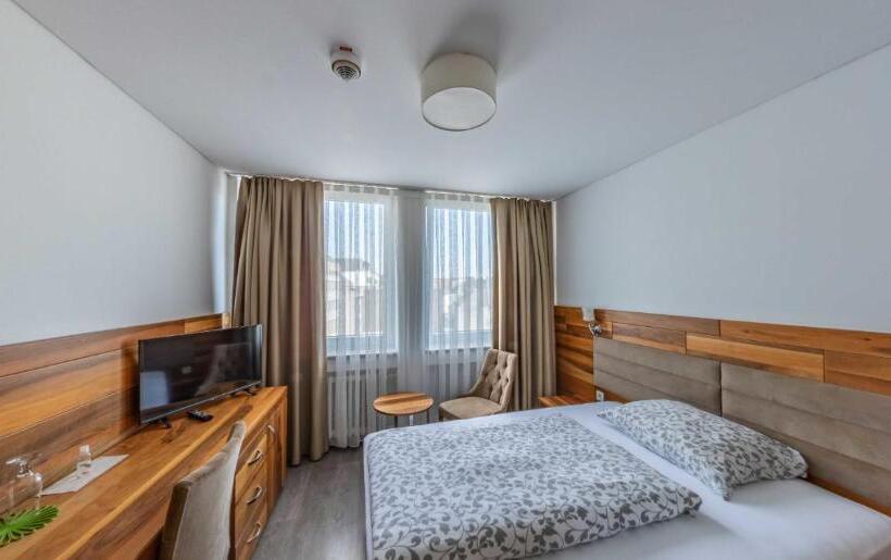 غرفة قياسية فردية, Bayrischer Hof