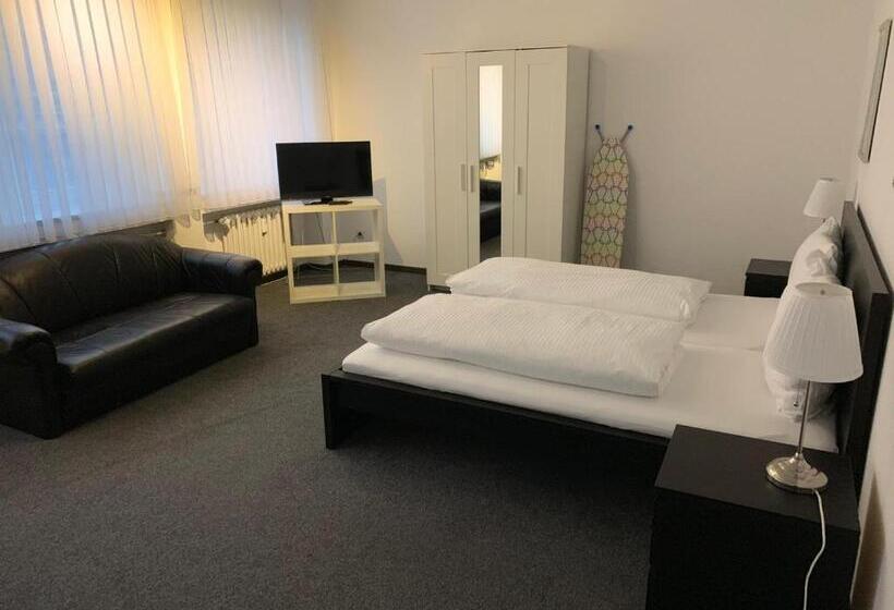 شقة غرفة واحدة, Bayrischer Hof