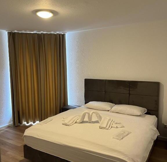 جناح ديلوكس, Bayrischer Hof