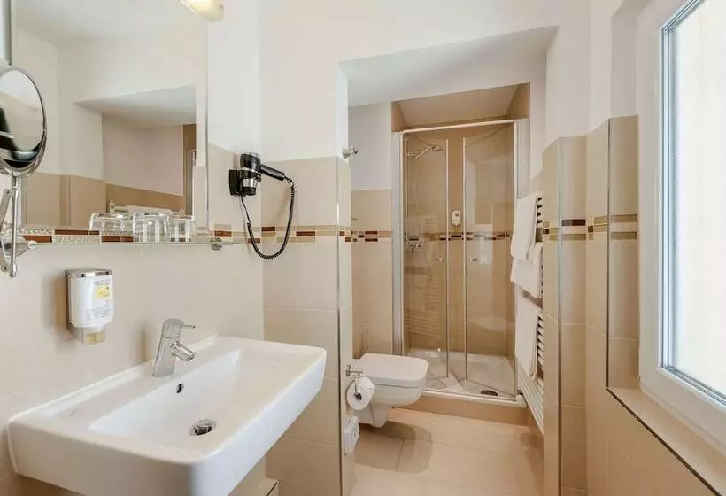 Classic-huone, Mercure Hotel Luebeck City Center