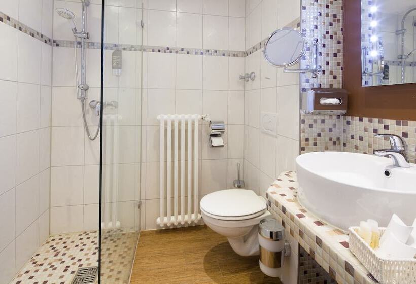 스탠다드 룸, Mondial