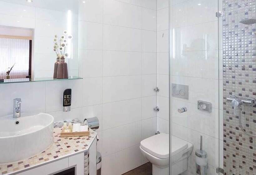 스탠다드 룸, Mondial