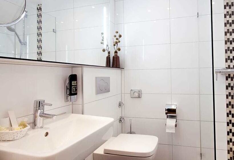 스탠다드 룸, Mondial