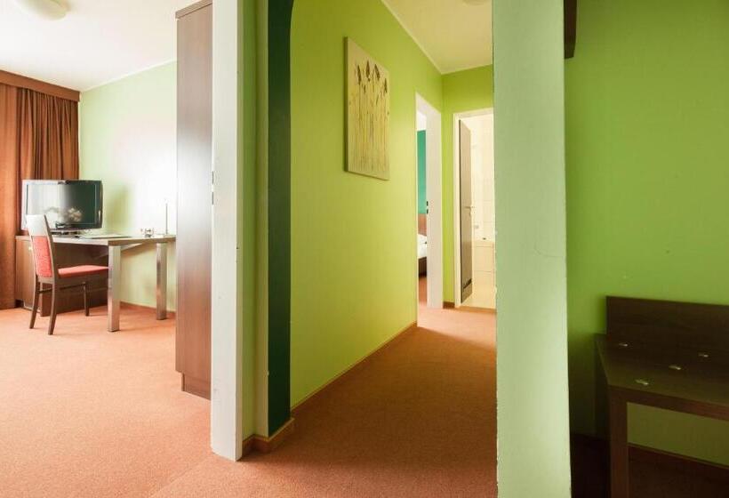 스탠다드 트리플 룸, Mondial