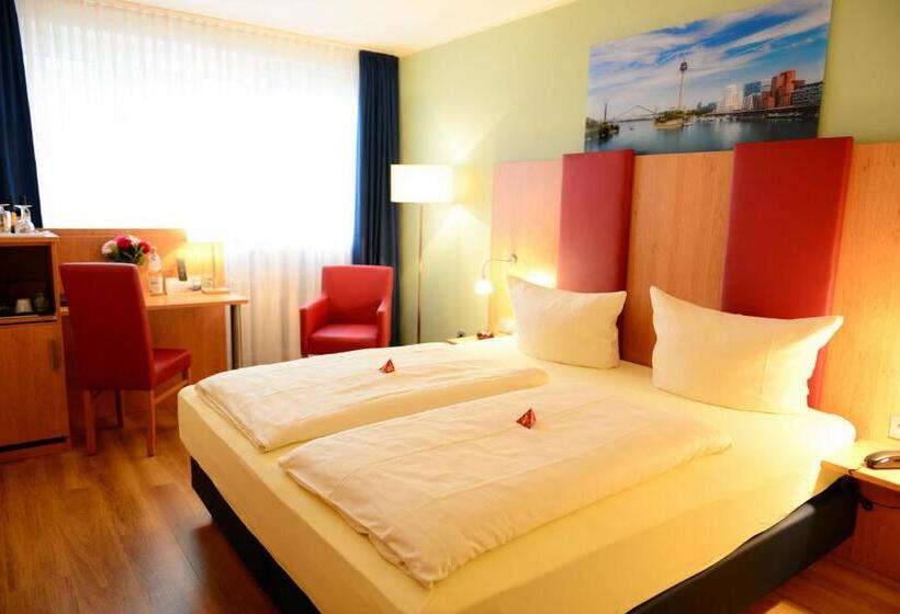 スタンダードルーム, National Dusseldorf