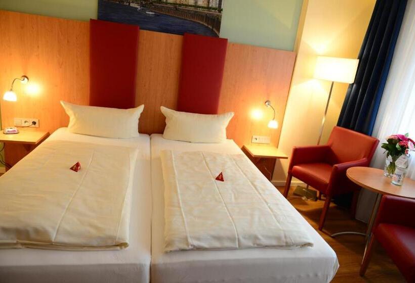 スタンダードルーム, National Dusseldorf