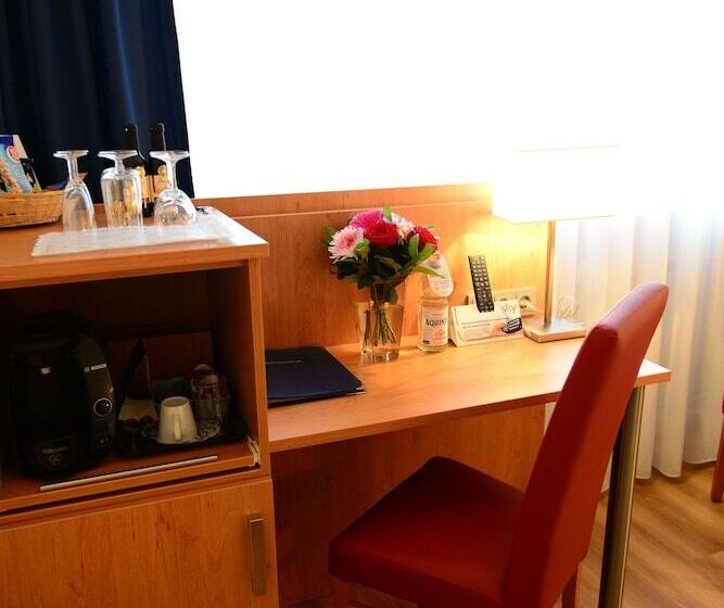 スタンダードルーム, National Dusseldorf