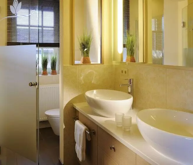 Superior Room, Romantik Hotel Jagdhaus Eiden Am See