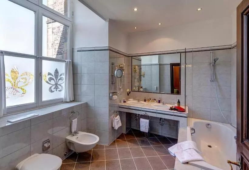 Superior-huone, Schlosshotel Hugenpoet