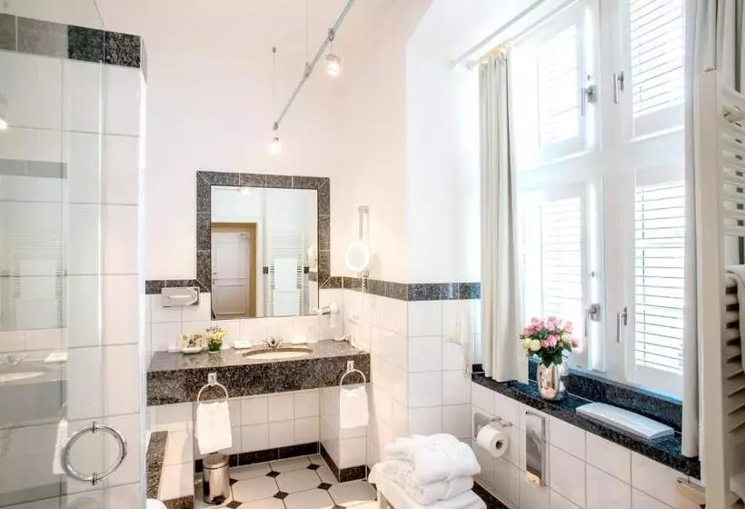 Superior-huone, Schlosshotel Hugenpoet