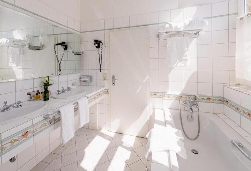 Классический Номер, Schlosshotel Hugenpoet