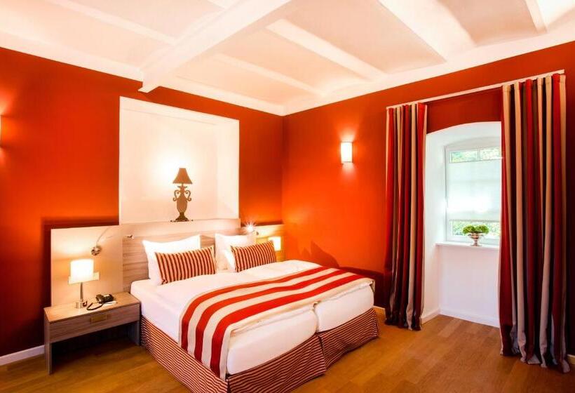 Полулюкс, Schlosshotel Hugenpoet
