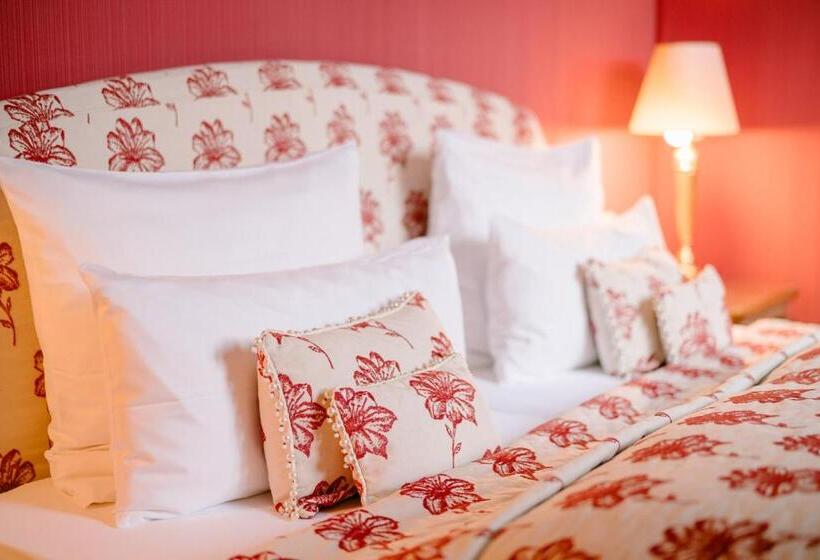 Полулюкс, Schlosshotel Hugenpoet