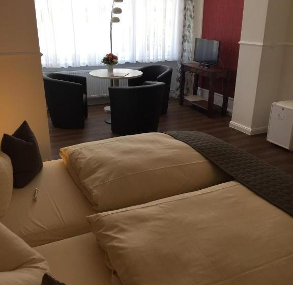 スタンダードトリプルルーム, Sonnenklause