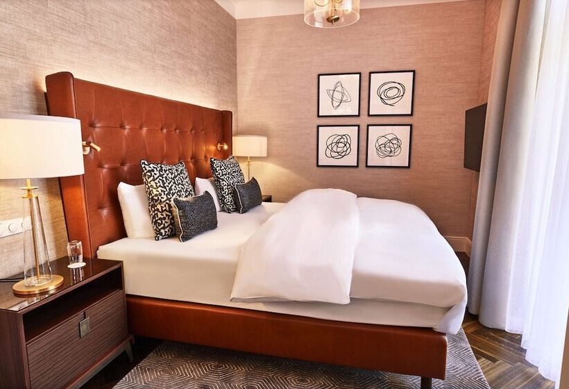 جناح جونيور, Steigenberger Icon Parkhotel Düsseldorf