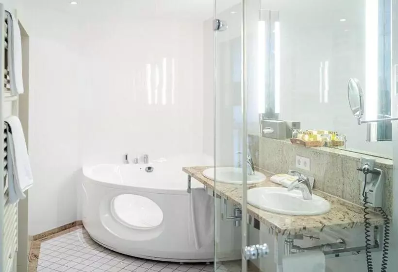 ジュニアスイート, Waldhotel Tannenhäuschen