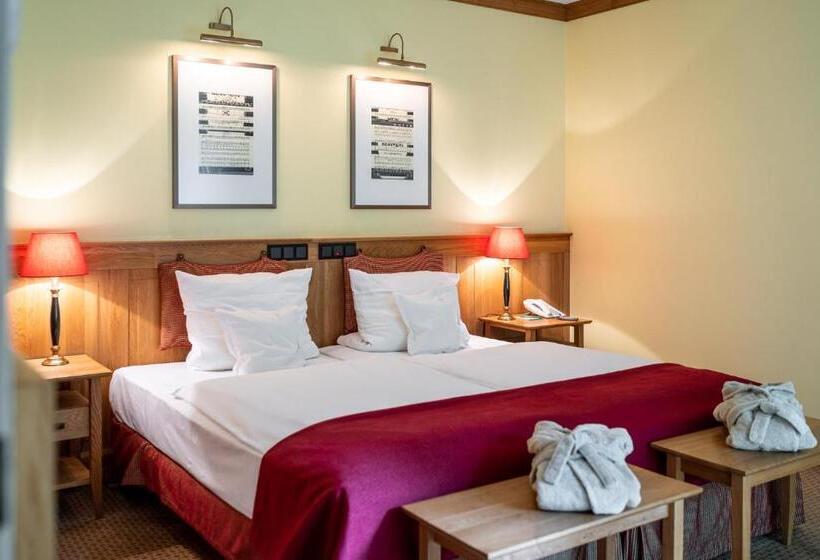 コンフォートルーム, Waldhotel Tannenhäuschen