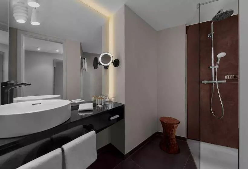 اتاق لوکس, Wasserturm Hotel Cologne, Curio Collection By Hilton