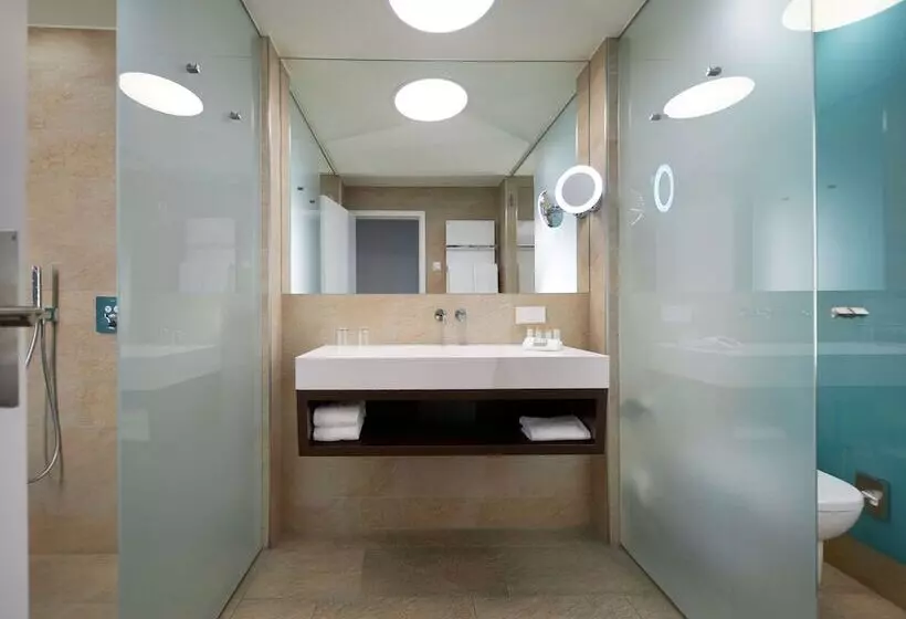 اتاق لوکس, Wasserturm Hotel Cologne, Curio Collection By Hilton