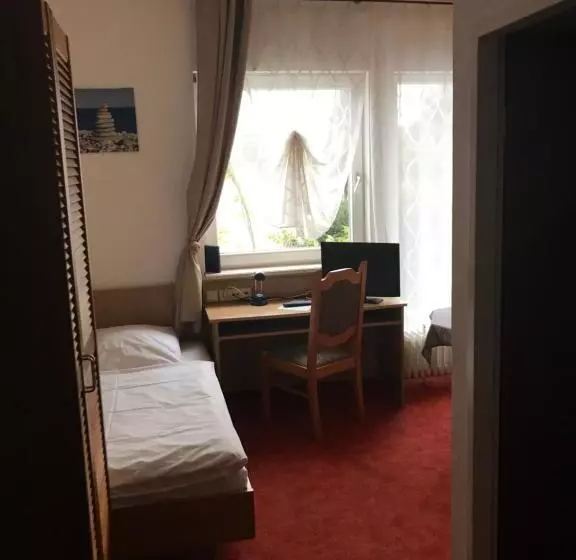Standard Yhden Hengen Huone, Zum Weinberg