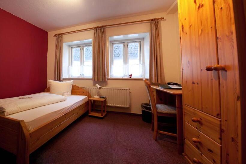 غرفة قياسية فردية, Zur Linde