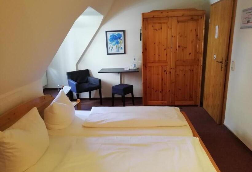 غرفة قياسية, Zur Linde