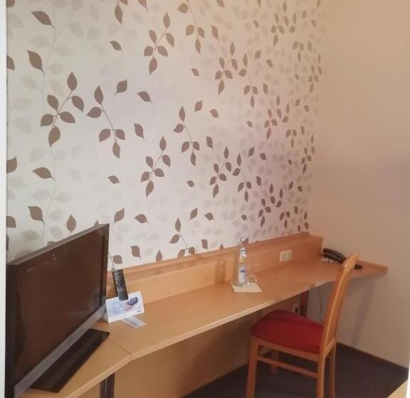 غرفة قياسية, Zur Linde