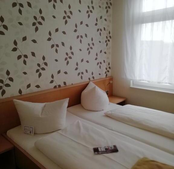 غرفة قياسية, Zur Linde