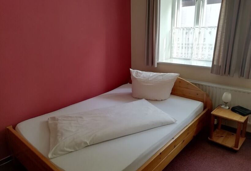 غرفة قياسية فردية, Zur Linde