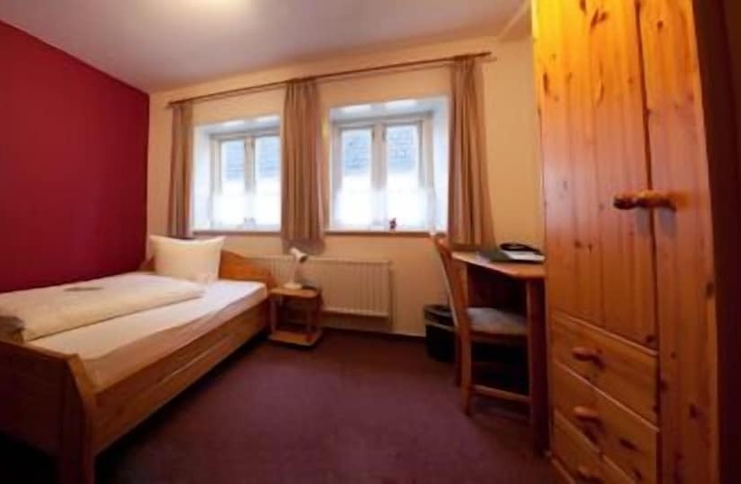 غرفة قياسية فردية, Zur Linde