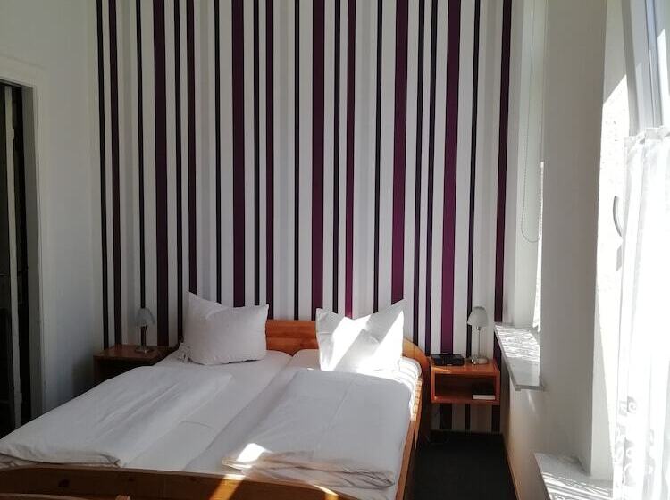 غرفة قياسية, Zur Linde