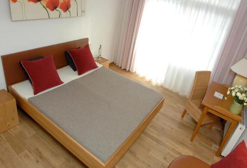 غرفة قياسية مزوَّدة بشُرفة, Biohotel Mohren